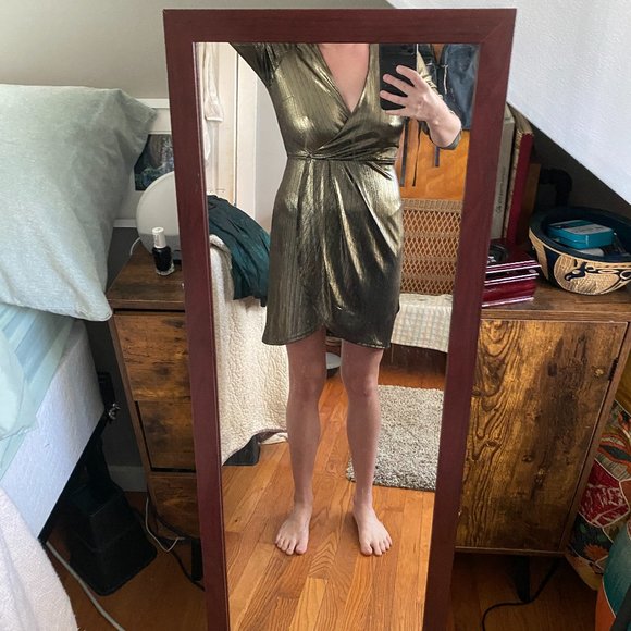 NEW LOOK Gold Sheer 3/4 Sleeve V-Neck Party Dress - Picture 9 of 10